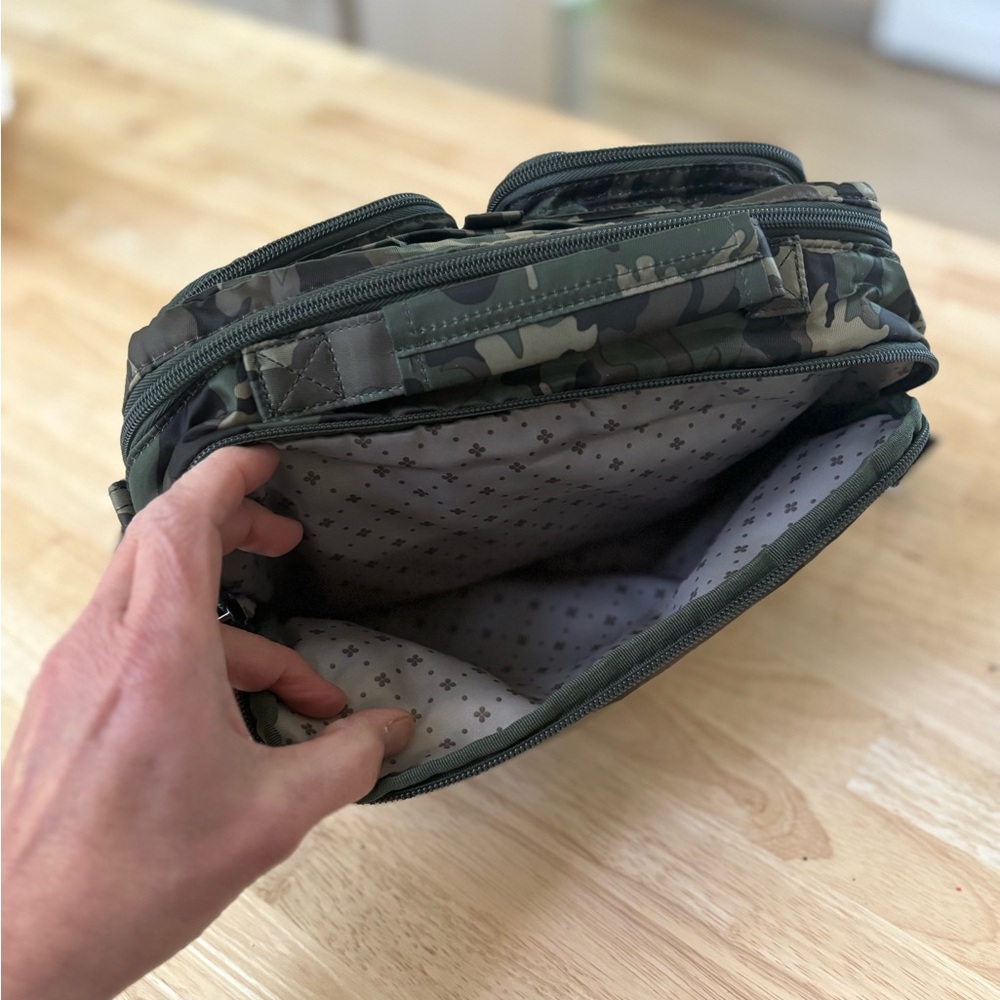 Lug Navigator Camo Quilted Messenger Bag - Picture 11 of 14